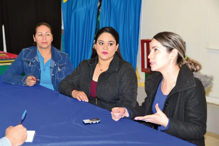 Dan docentes “el extra” por la educación