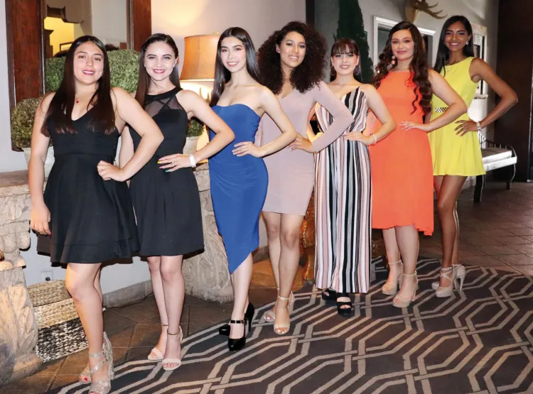 Presentan a candidatasa “Reina de las Flores”