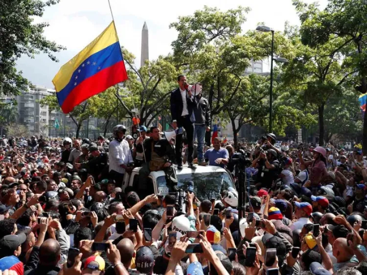Miles marchan Venezuela en apoyo a Guaidó
