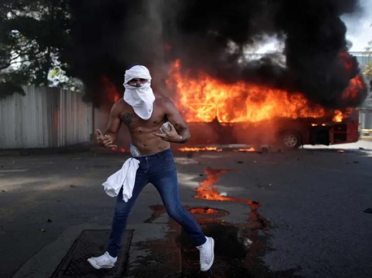 Disturbios y enfrentamientos sacuden a Venezuela, en imágenes