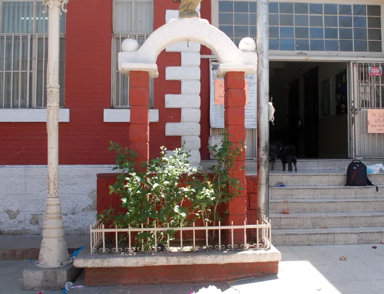 Roban cinco escuelas durante las vacaciones