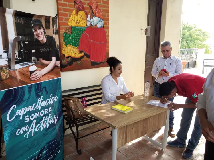 Capacitan a Sonora con “Actitur”