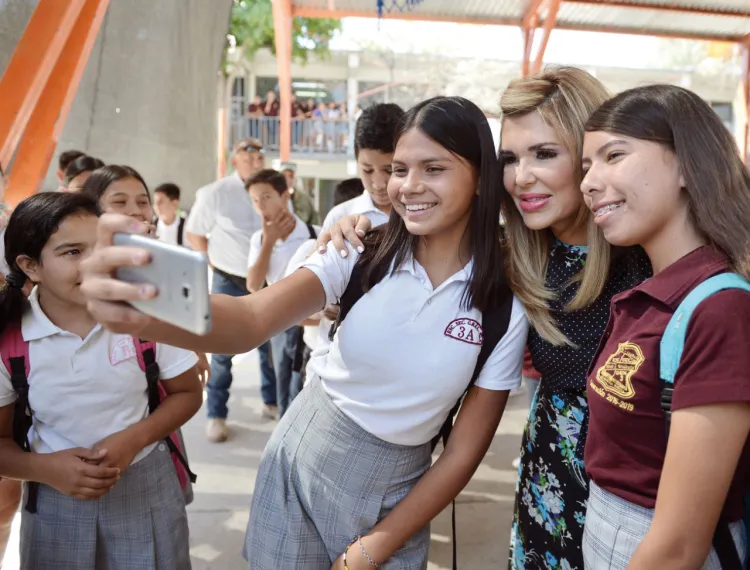 Entregará Gobernadora20 camiones escolares