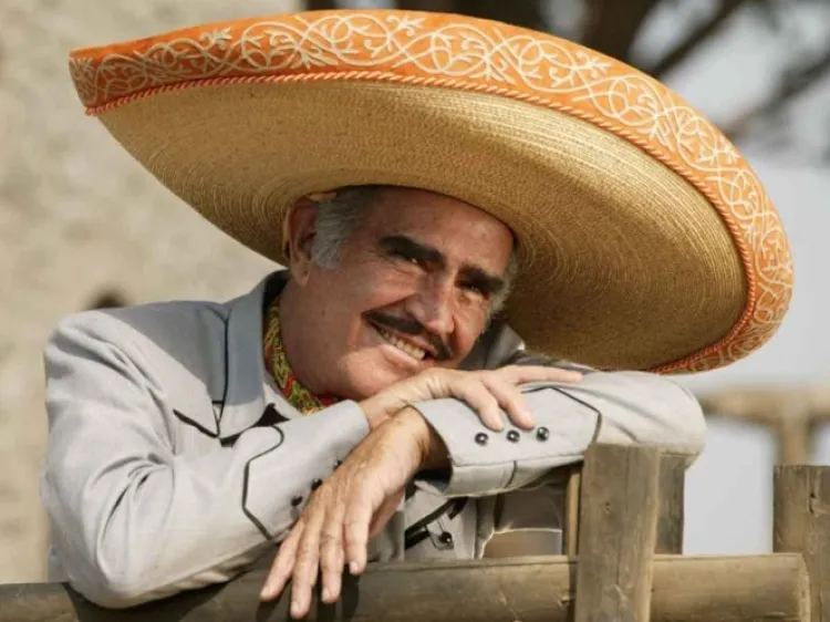 Vicente Fernández rechaza trasplante de hígado; temía que fuera de un gay