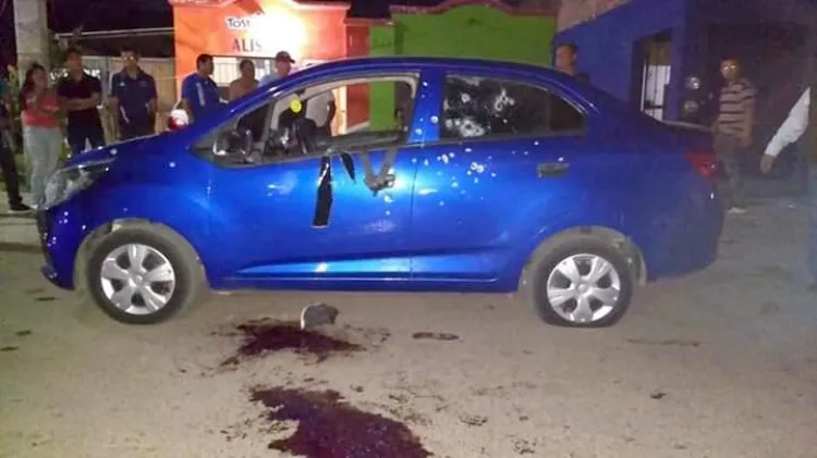 Rafaguean a taxista y a una pasajera