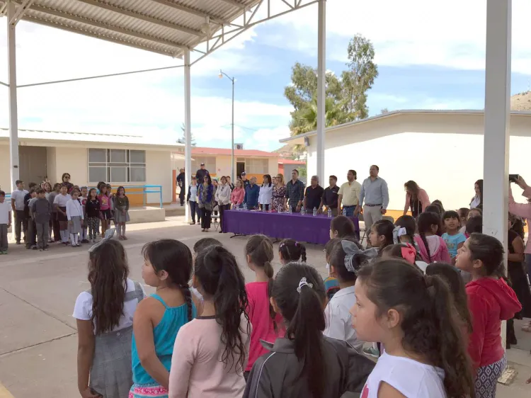 Entregan CMCOP
obra en escuela