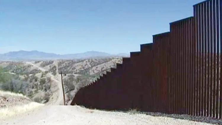 Inicia construcción de muro