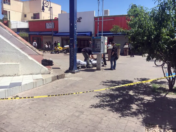 Fallece en la vía pública