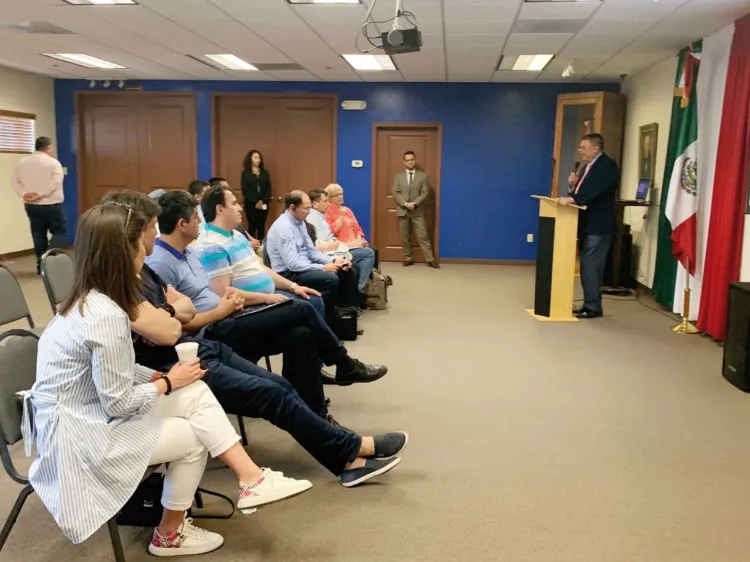 Visitan asiáticos la frontera