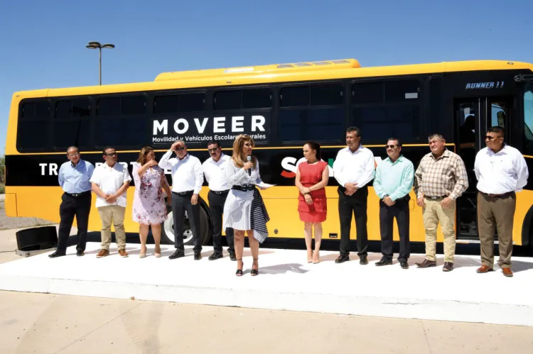 Cumple Gobernadora a estudiantes