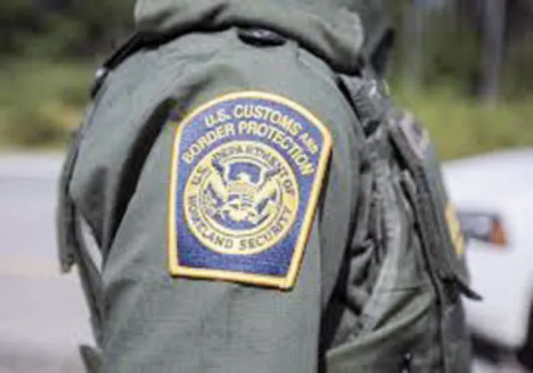 Aflora racismo enjuicio contra agente