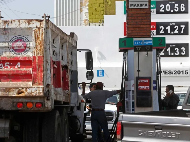 Reserva de gasolina alcanza para 20 días: López Obrador