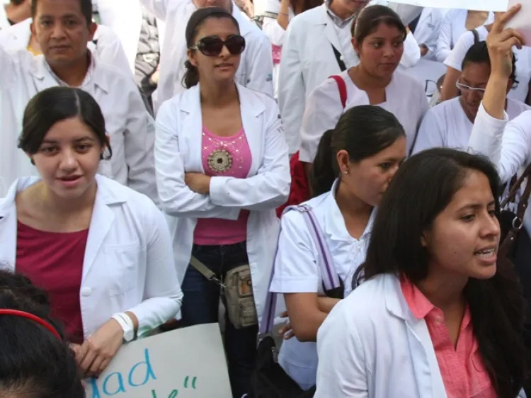 Por austeridad, reducirán becas a pasantes de medicina y enfermería