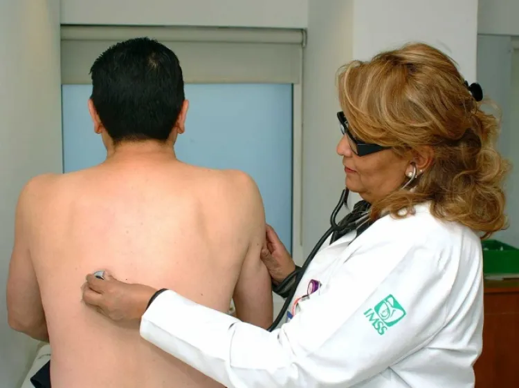 Descarta López Obrador despidos en el sector salud