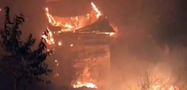 Arrasa incendio con vivienda