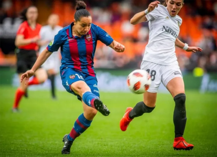 Charlyn Corral firmó el mejor gol de la temporada en España