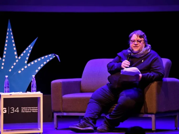 Guillermo del Toro pagará boletos de avión a equipo matemático para olimpiada