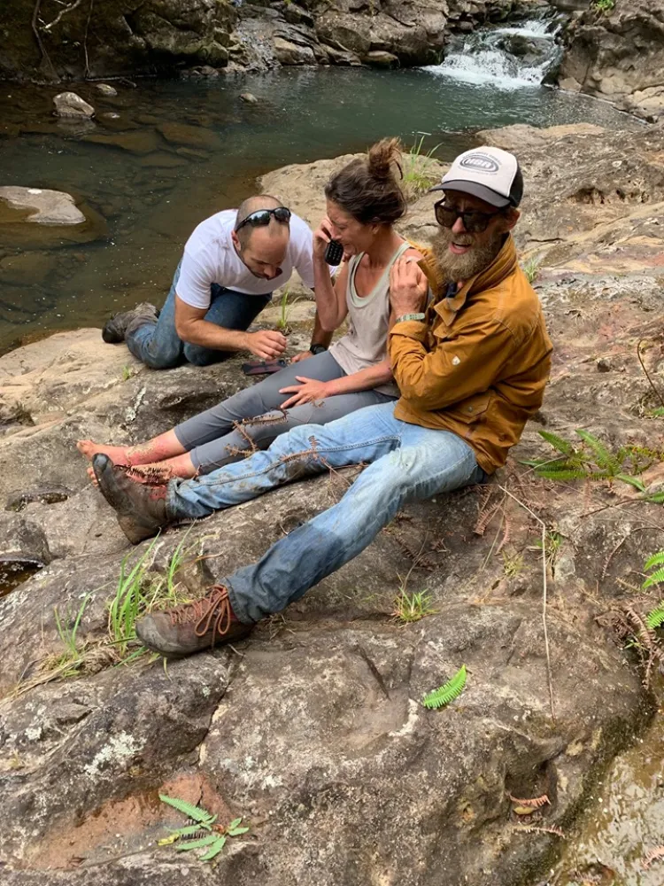 Encuentran a excursionista perdida en un bosque de Hawai por dos semanas