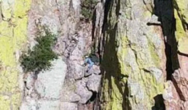 Rescatan a migrante de acantilado