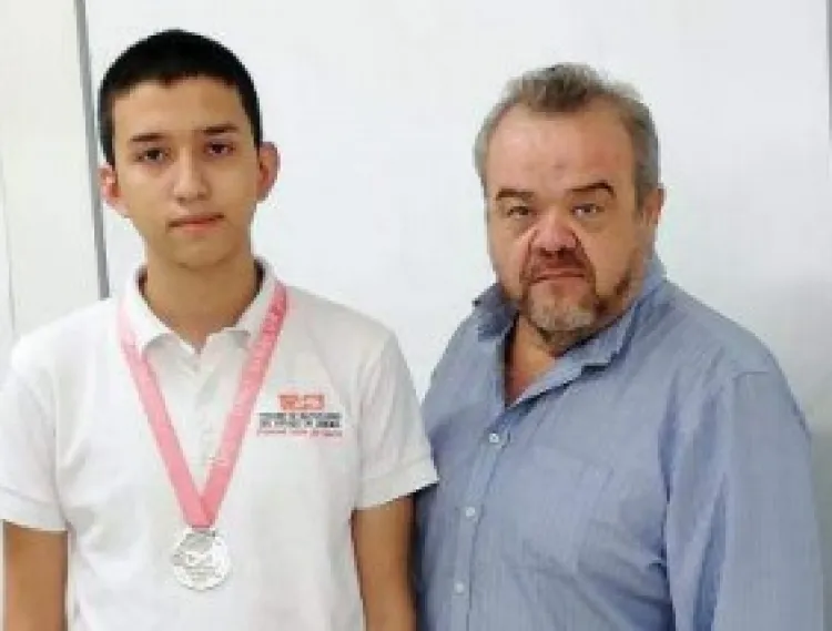 Logra Cobach plata en concurso nacional