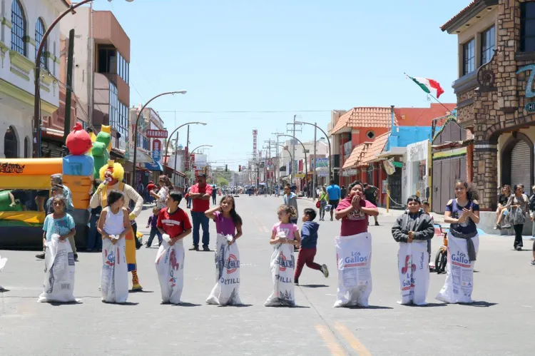 Disfrutan familias de
Programa dominical