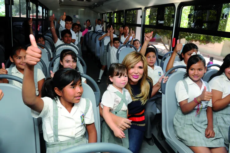 Entrega camiones escolares