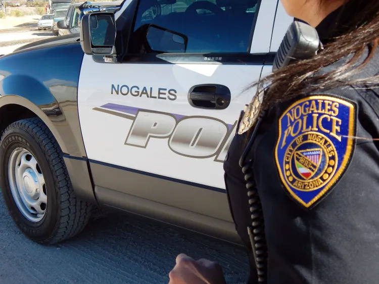 Detiene la policía a
joven escandalosa