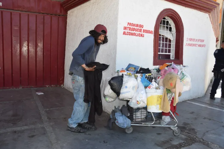 Rescatan agentes a
persona indigente