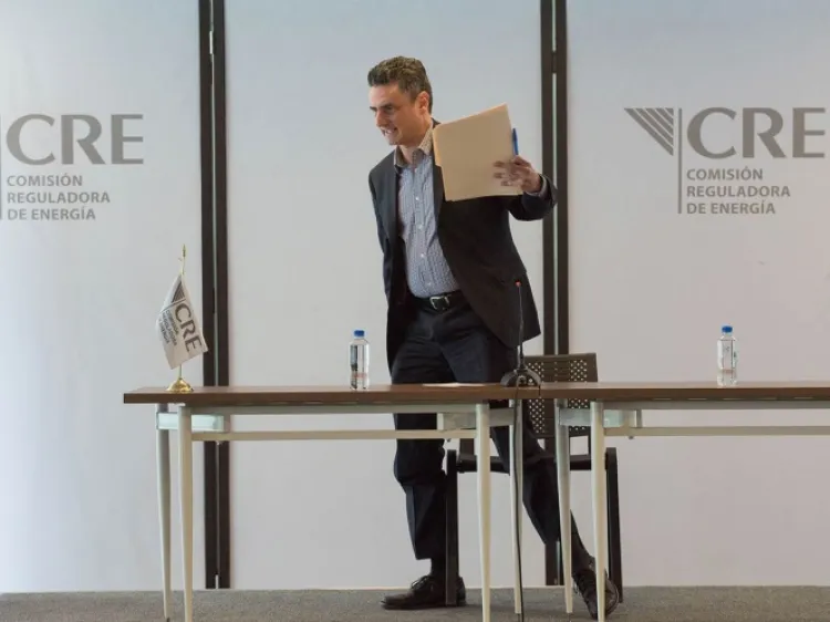 Renuncia Guillermo García Alcocer a la CRE