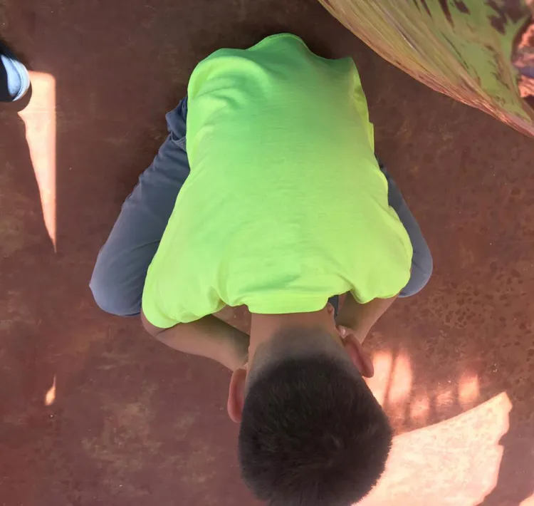 Rescatan menores de la vía pública