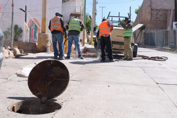 Desazolvan colector de aguas pluviales