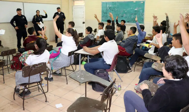 Previenen a estudiantes sobre delitos