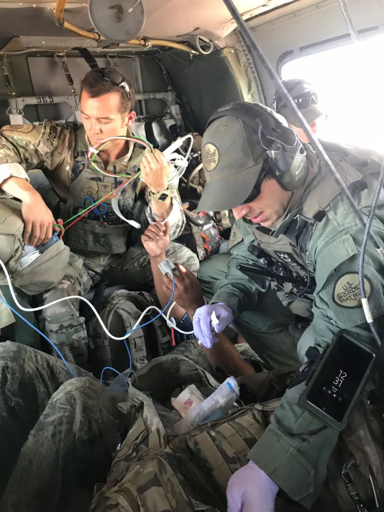 Rescatan a dos migrantes en Arizona