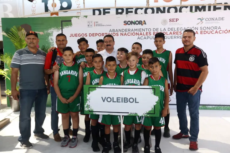 Abanderan delegación
para Juegos Nacionales