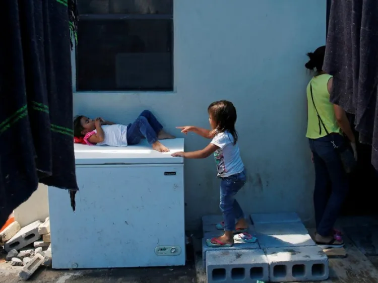 EU cambia normas para que niños migrantes sean liberados más rápido