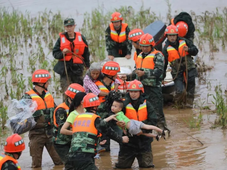Al menos 49 muertos en China por lluvias