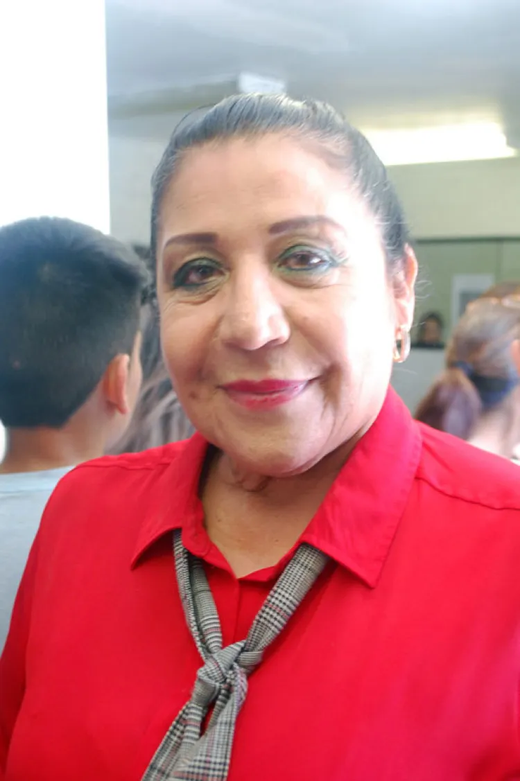 Concluye pago de becas municipales