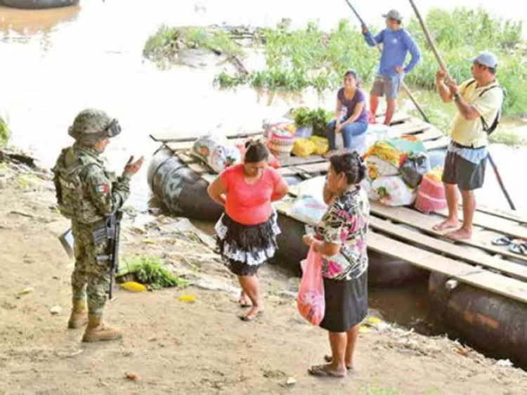 Frenan a migrantes en Suchiate; la policía naval realiza operativos
