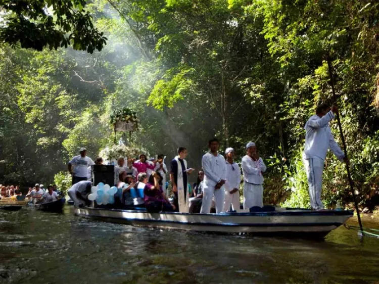 Vaticano considera por primera vez a sacerdotes casados
