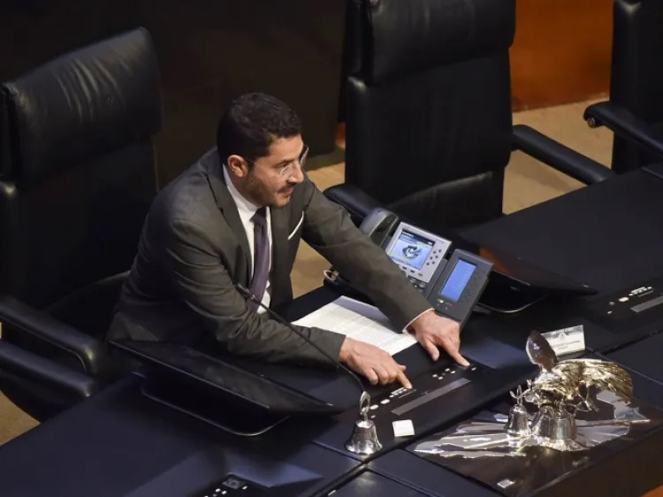 Rechaza Martí Batres sueldo élite en el Senado