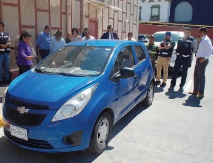 Recibe municipio
donación de vehículo