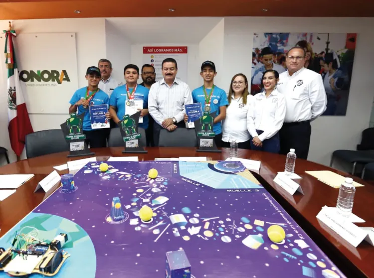 Reconocen estudiantes de robótica