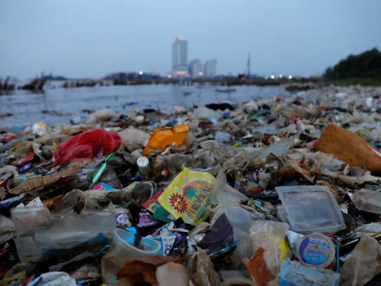 Países asiáticos se unen contra la basura en los mares