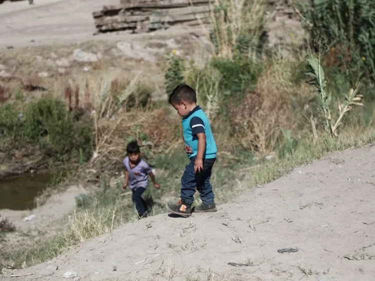 Mueren mujer y 3 niños, al parecer migrantes, en frontera México-EU
