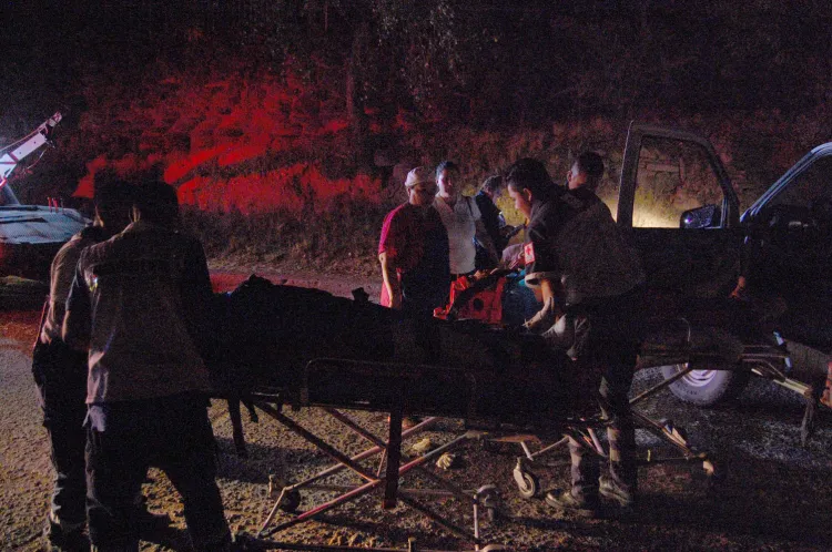 Deja accidente cinco lesionados