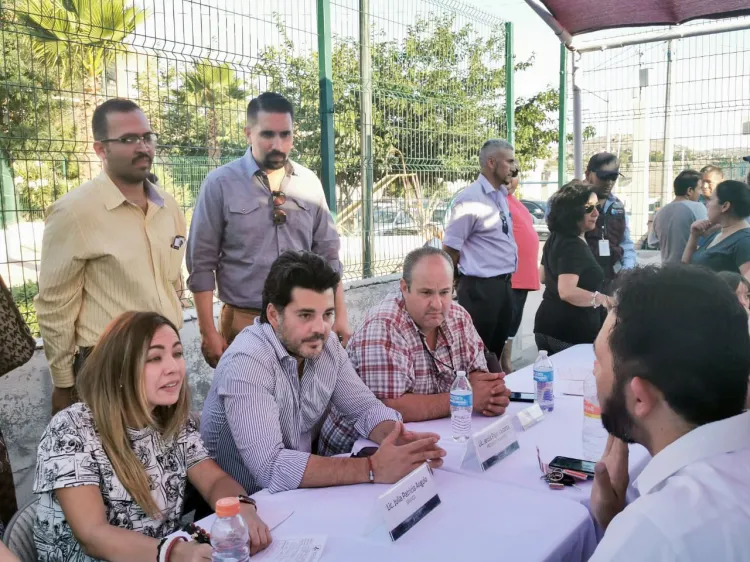 Atiende Alcalde a vecinos