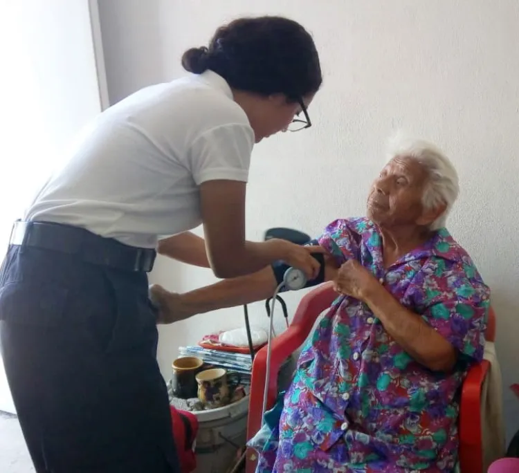 Detectan personas sin servicio médico