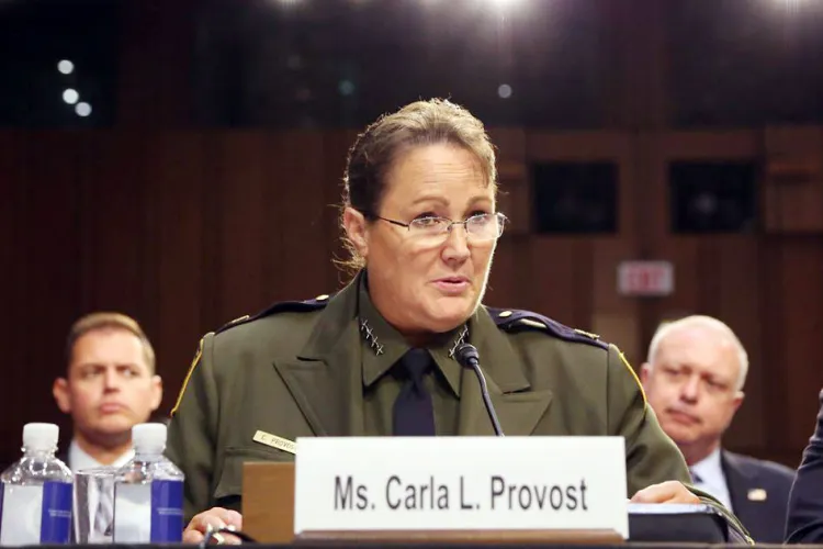 Exponen racismo de agentes