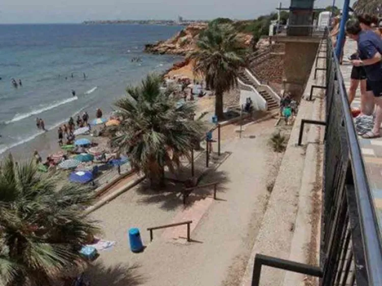 Mueren dos turistas al caer de precipicio; querían una selfie