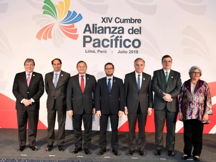 Ebrard inicia participación en Cumbre de la Alianza del Pacífico